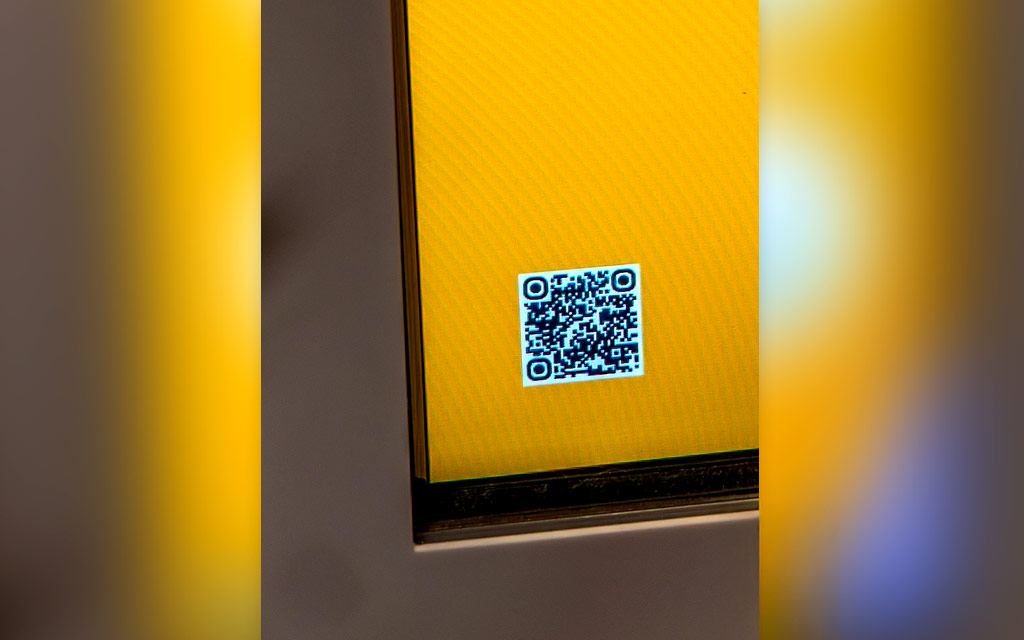 Close up of a QR code on the screen of a touchscreen vending machine